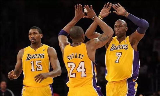  小瓦格纳30分魔术终结湖人四连胜  